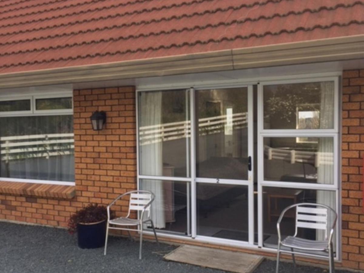 Castle Court Motel Wellsford Exterior photo