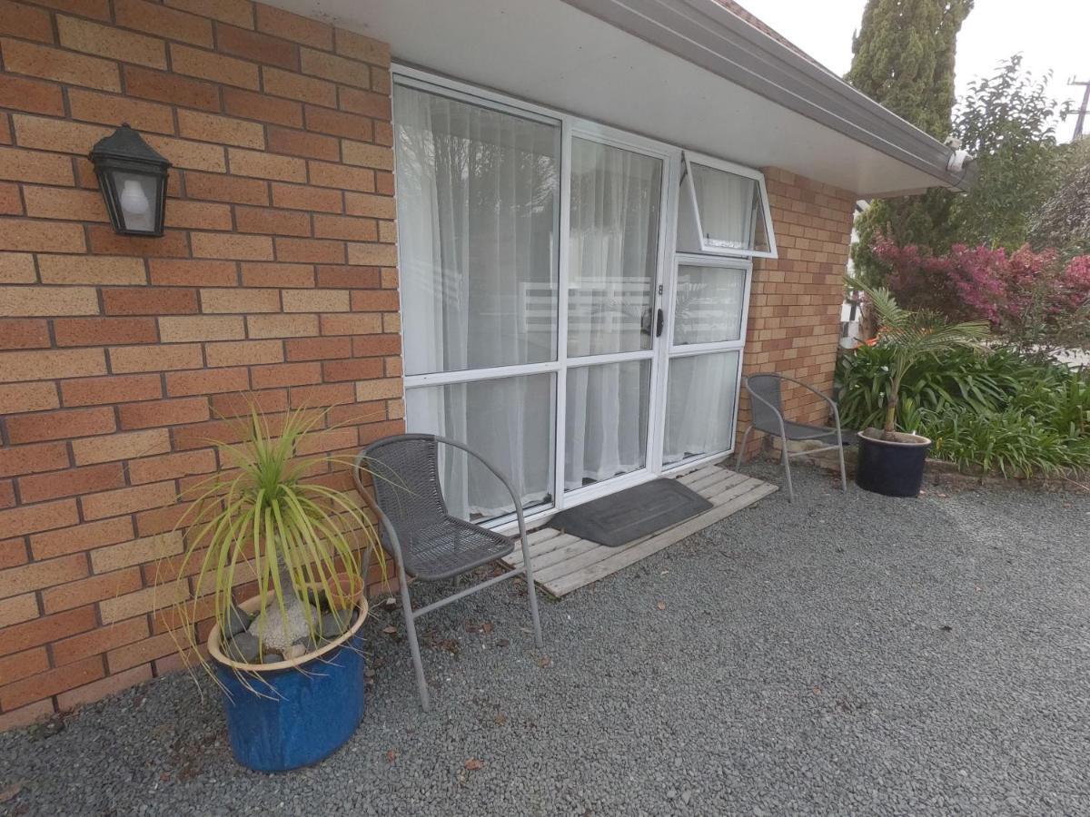 Castle Court Motel Wellsford Exterior photo